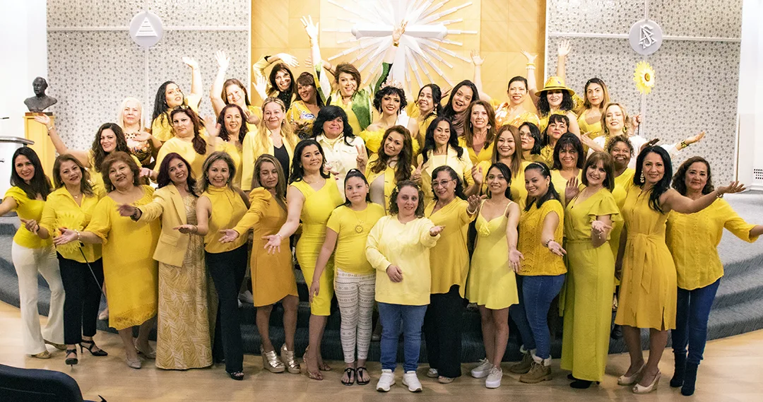 Captura “La Magia del Lente” la alegría y el amor en amarillo