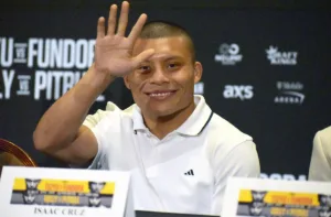 Se corona “Pitbull” Cruz campeón Superligero de la AMB; masacró al “Rolly” Romero