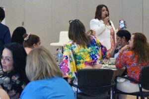 Selene Lozada y su equipo de trabajo en PLT celebran el privilegio de ser madre