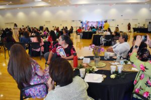 Selene Lozada y su equipo de trabajo en PLT celebran el privilegio de ser madre