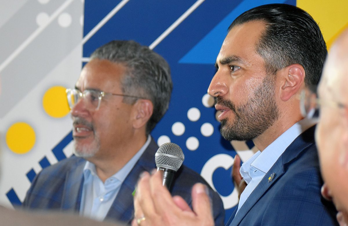 "Cantan las golondrinas" al Dr. Federico Zaragoza en Il Toro e La Capra