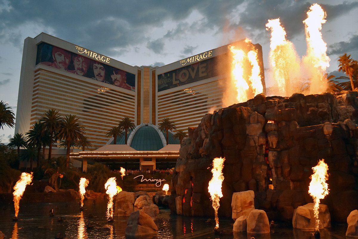Con la última erupción del volcán Las Vegas dice adiós a The Mirage Con la última erupción del volcán Las Vegas dice adiós a The Mirage
