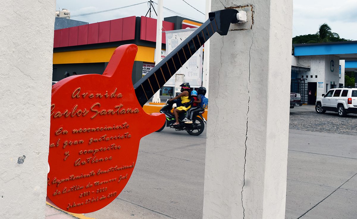 Un monumento al guitarrista Carlos Santana en Autlán de Navarro, Jalisco