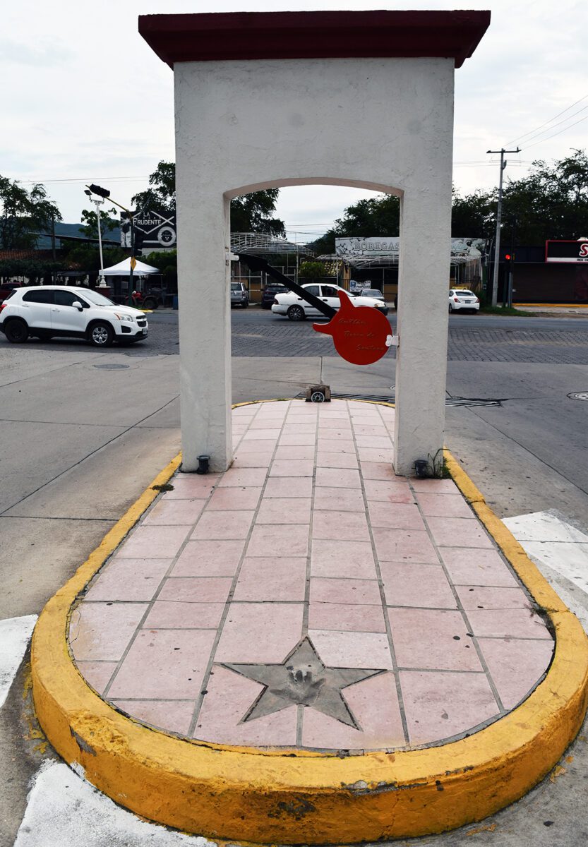 Un monumento al guitarrista Carlos Santana en Autlán de Navarro, Jalisco