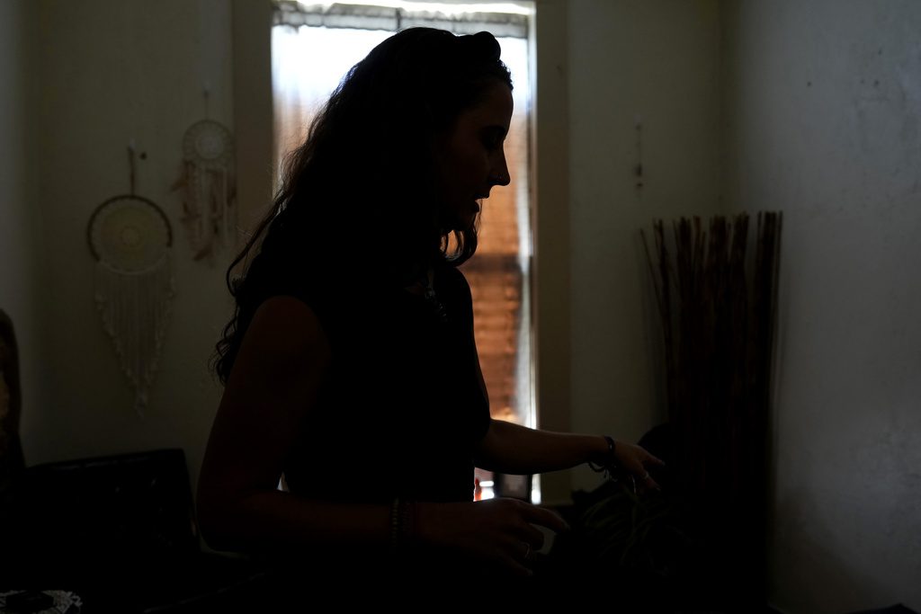 Kyleigh Thurman, one of the patients who is filing a federal complaint against an emergency room for not treating her ectopic pregnancy, talks about her experience at her studio, Wednesday, Aug. 7, 2024, in Burnet County, Texas. (AP Photo/Eric Gay)