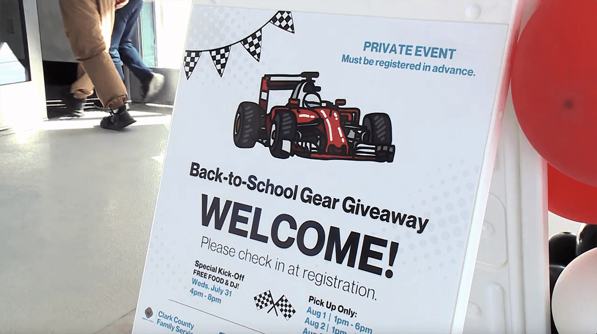 Apoyan a los niños en hogares de crianza y sus cuidadores para regresar al aula escolar