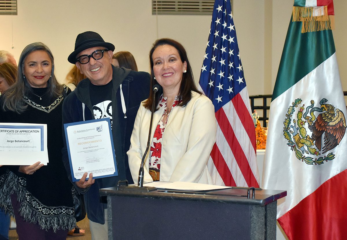 “Xolo, el Guía de las Ánimas” se adjudicó el premio Best in Show en exposición Mitologías Mexicanas