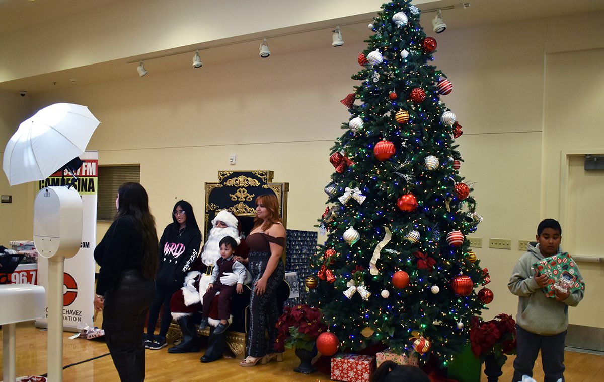 Reparten alegría en Winter Wonderland Festival con la ayuda de organizaciones comunitarias y voluntarios