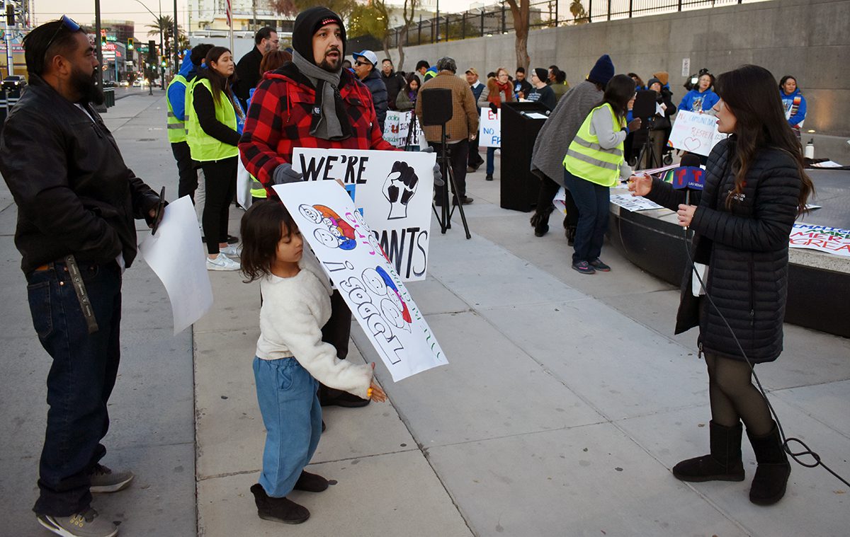Se manifestaron en Las Vegas activistas y defensores de los inmigrantes contra las órdenes ejecutivas de Trump