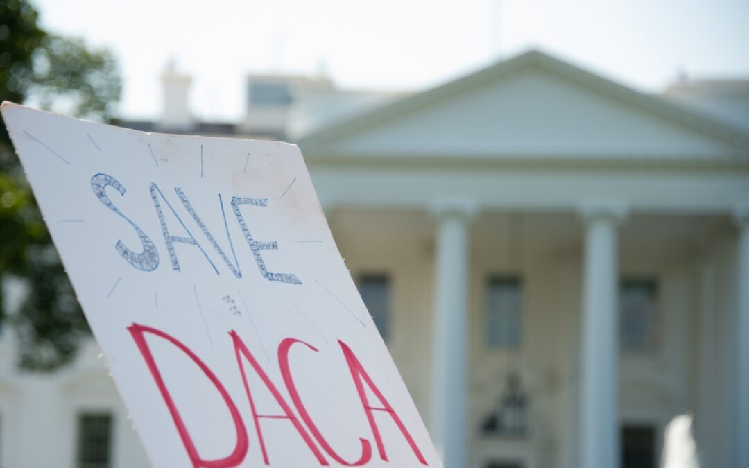 ¿Cómo renovar tu DACA o permiso de trabajo este año?