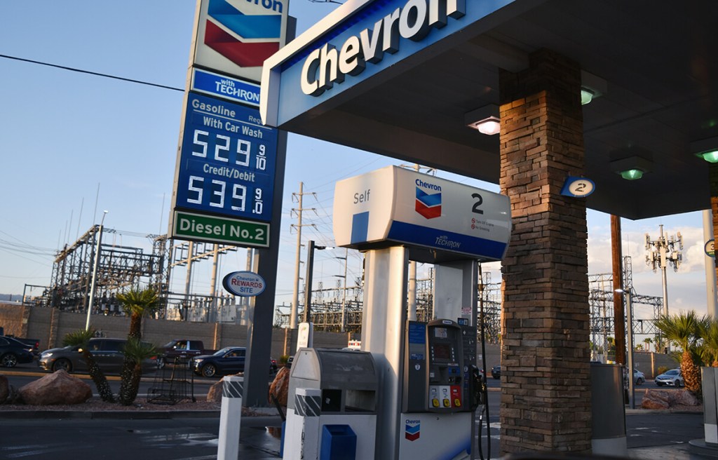 Suben los precios de la gasolina en Las Vegas; ya se siente en los bolsillos de la gente