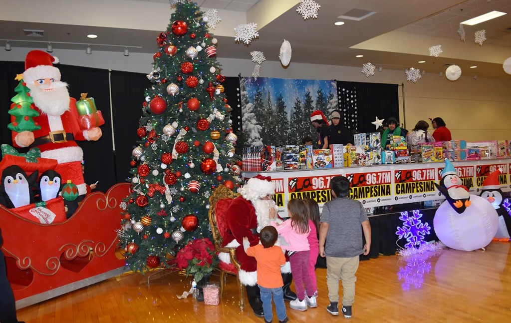 Celebra el CPM “Christmas en el Barrio” en la Escuela Cívica de Nevada en NLV