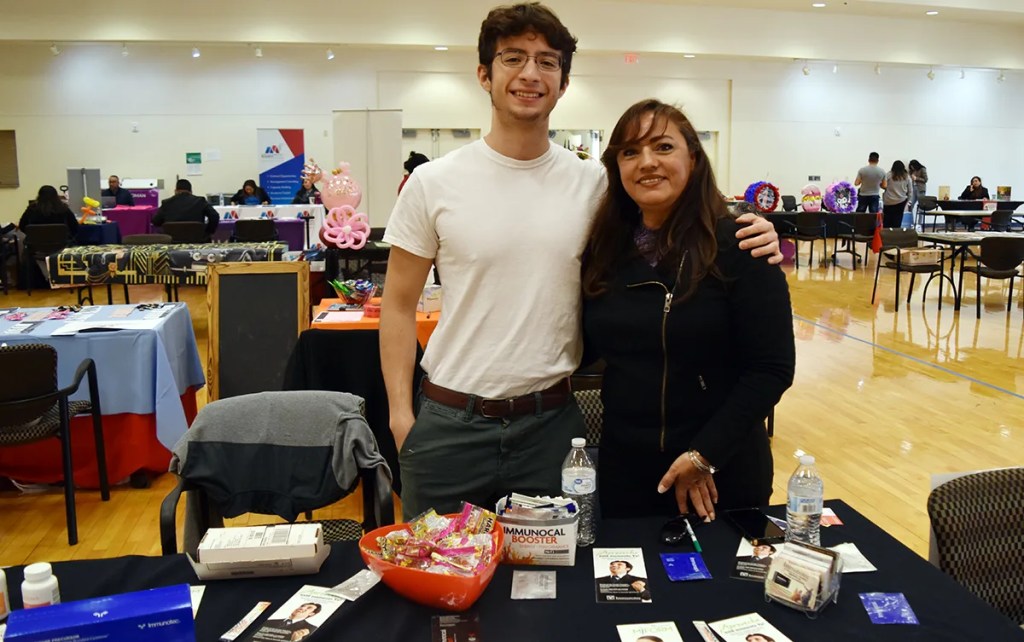 Enlazan cultura y emprendedores en East Las Vegas Community Center