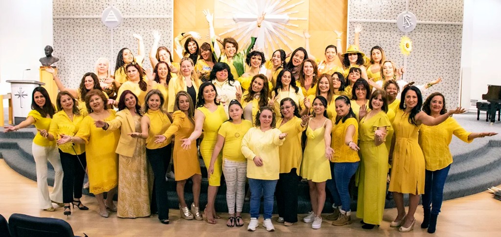 Captura “La Magia del Lente” la alegría y el amor en amarillo