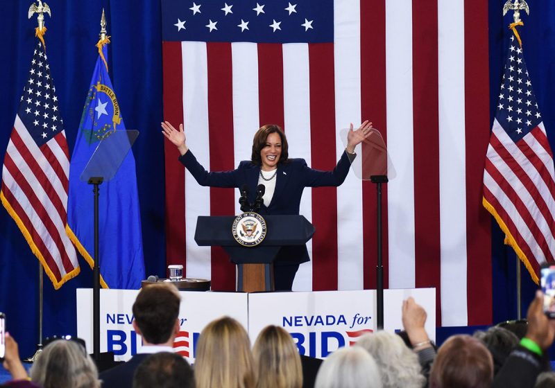 El sábado 9 de marzo de 2024, la vicepresidenta Kamala Harris regresó a Las Vegas, donde se reunió con líderes de la comunidad latina y animó a cientos de partidarios. En el evento, destacó el respaldo histórico de Voto Latino (la principal organización de participación cívica centrada en educar y empoderar a una nueva generación de votantes latinos) a la campaña Biden-Harris y lo extraordinariamente alto que está en juego para los votantes latinos en Nevada. (Foto Frank Alejandre / The Nevadan / El Nevadense)