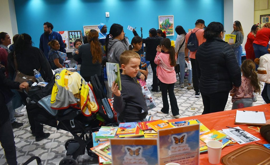 Reparten alegría en Winter Wonderland Festival con la ayuda de organizaciones comunitarias y voluntarios