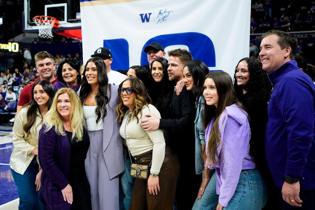 Kelsey Plum headed to Los Angeles and Jewell Loyd to Las Vegas in blockbuster 3-way deal: AP source