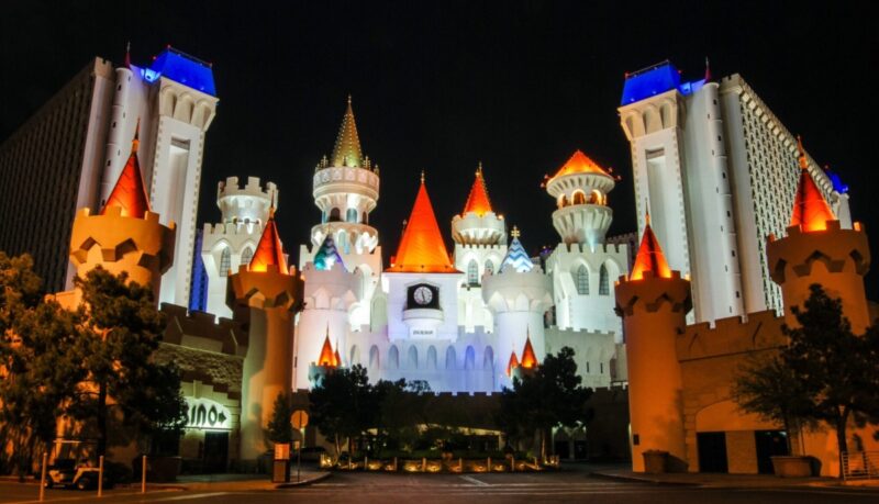 6 Las Vegas hotels that are basically theme parks