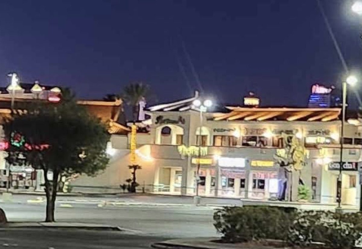 There are tons of restaurants to choose from in the strip malls 