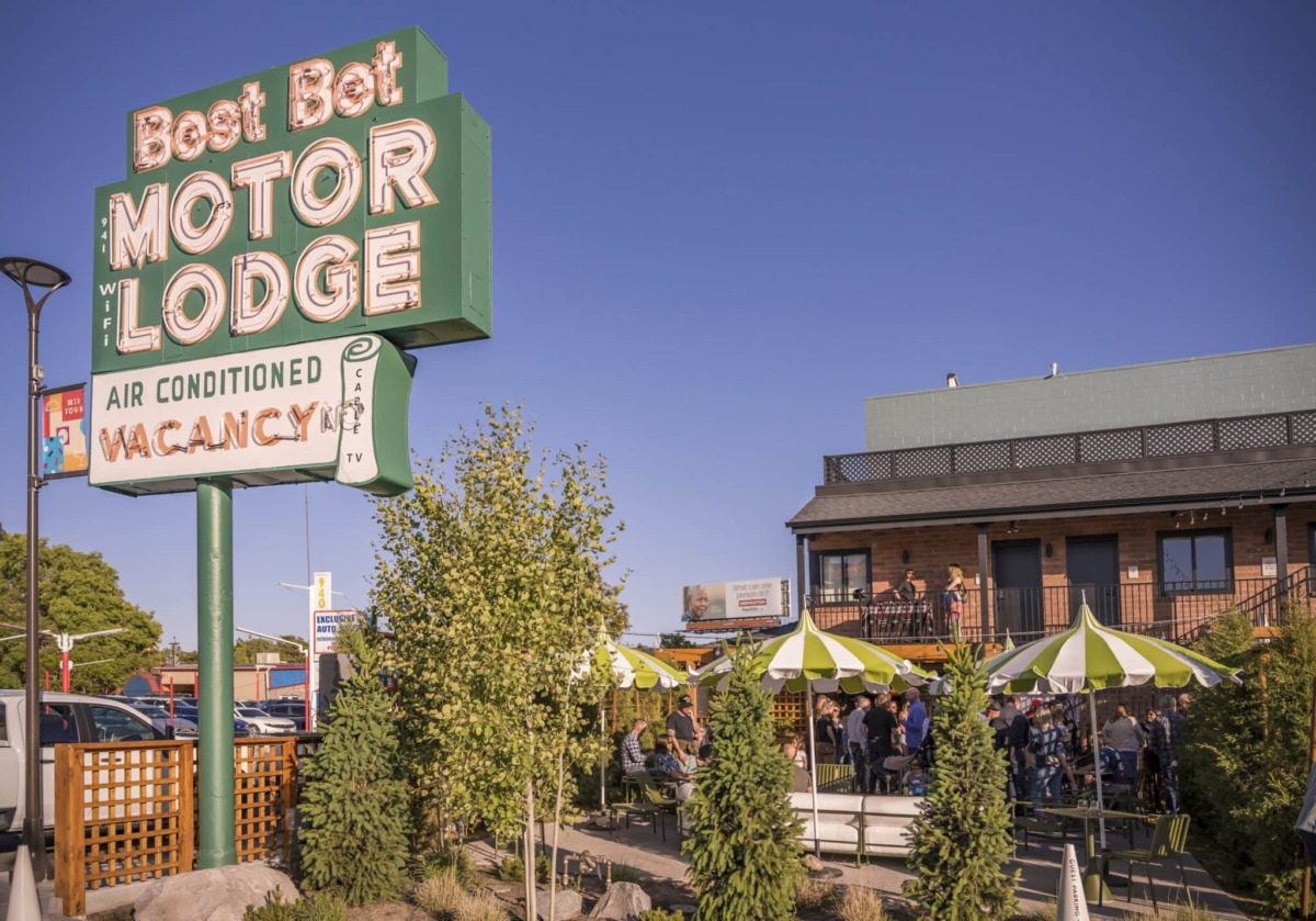 The Best Bet Motor Lodge from the outside