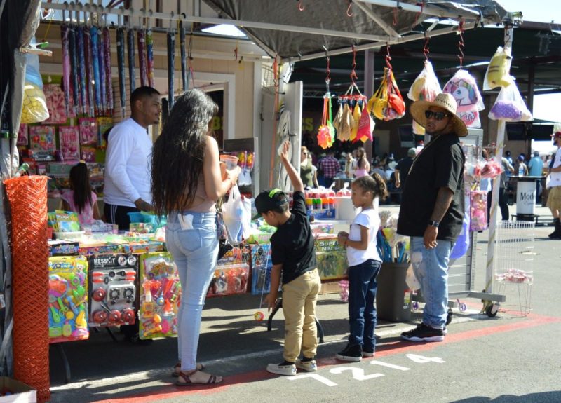 Family at Broadacres Marketplace shopping at a stall with toys in 2018. (Image by Jannelle Calderón)