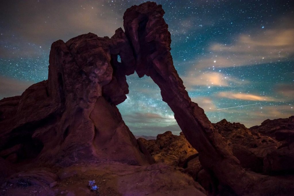 🌖 Hiking in Valley of Fire State Park at night