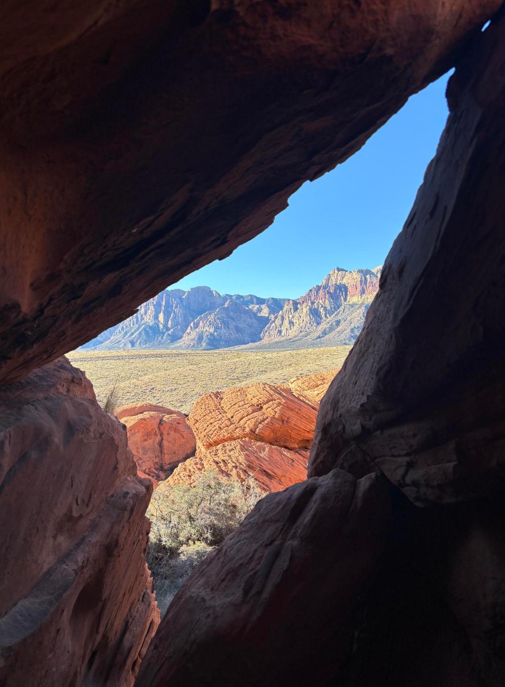 📸 Scrambling among Red Rock’s beauty