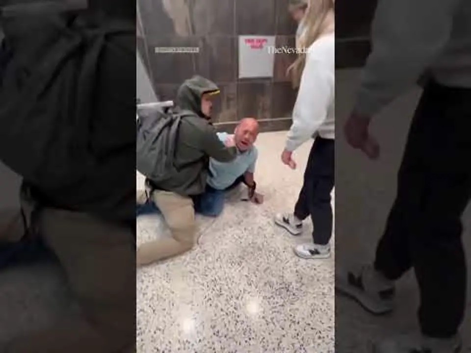 Bystanders block ICE detention attempt at Las Vegas airport